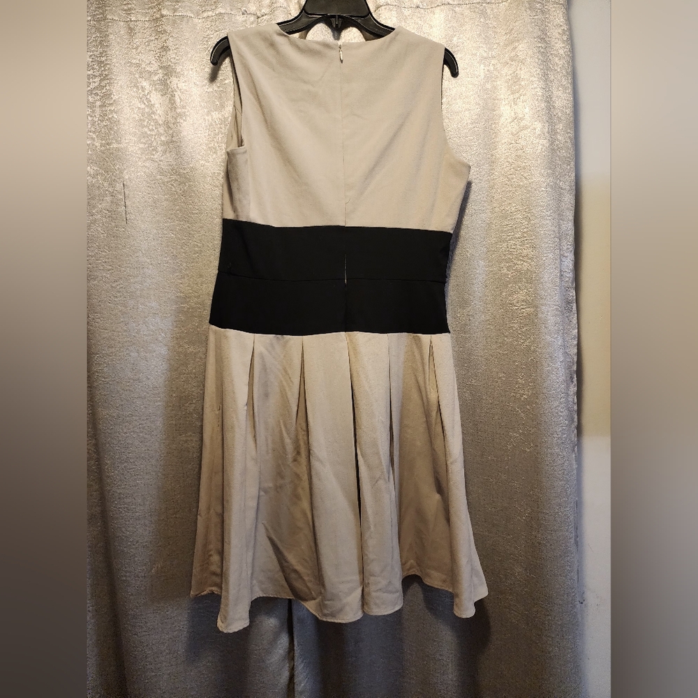 Calvin Klein Cream and Black Pleated Midi Dress (Belt Loops/No Belt)